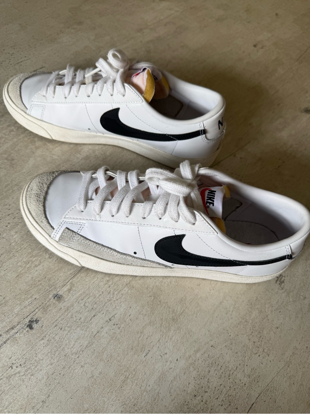 Nike Men’s White and Black Low-Top Sneakers